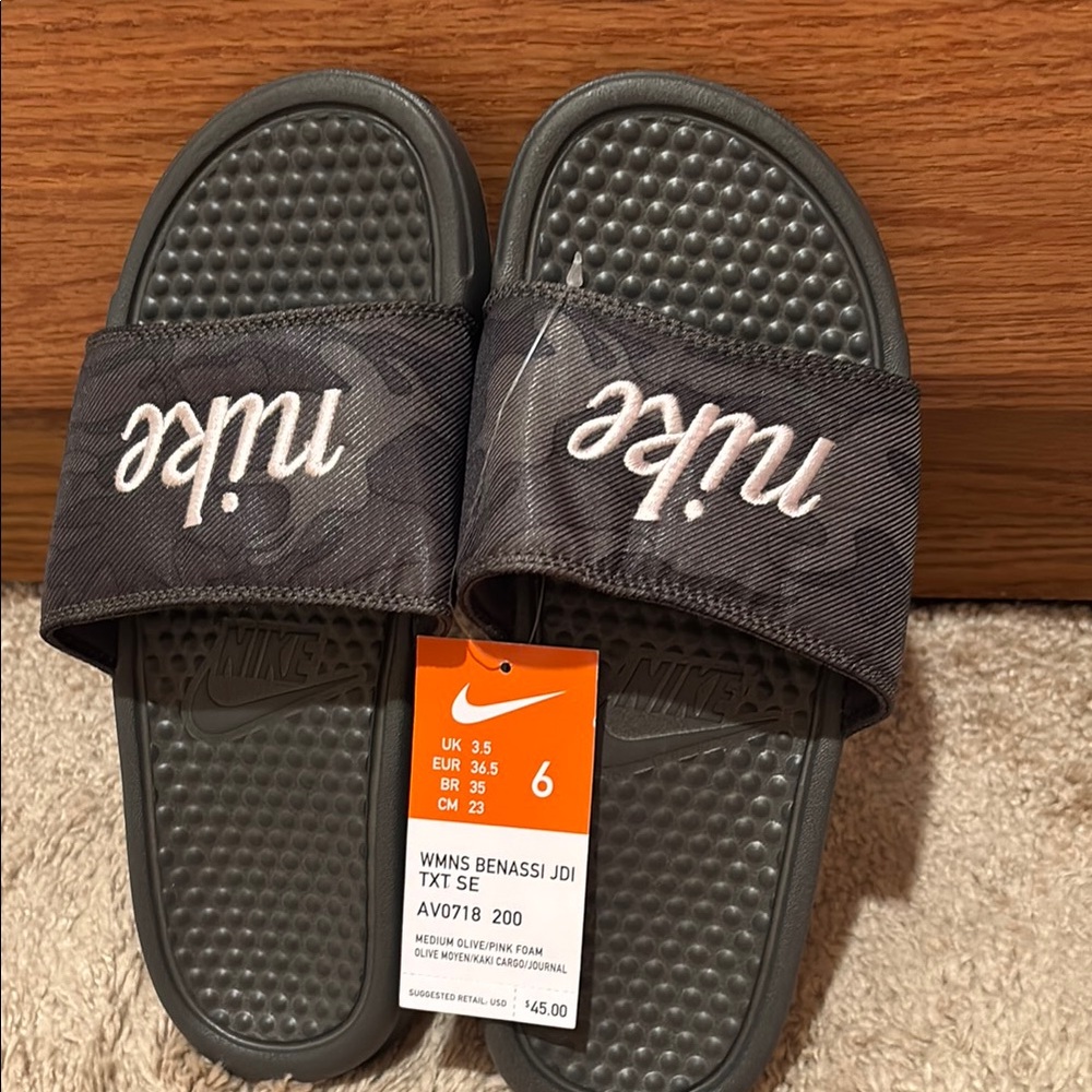 NWT Nike Dark Gray Slide Sandals 6 camo Benassi beach water casual shoes